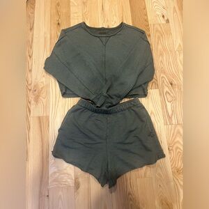 Aerie matching lounge set. Olive green, size small.